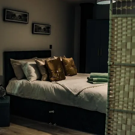 Bv Cosy Basement At Conditioning House Apartment Bradford (West Yorkshire)