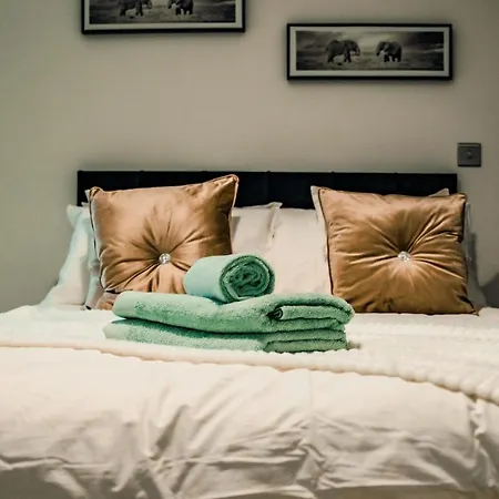 Bv Cosy Basement At Conditioning House Lägenhet