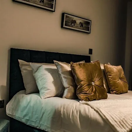 Bv Cosy Basement At Conditioning House * Bradford (West Yorkshire)