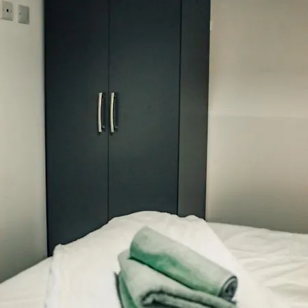 Bv Cosy Basement At Conditioning House Apartment Bradford (West Yorkshire)