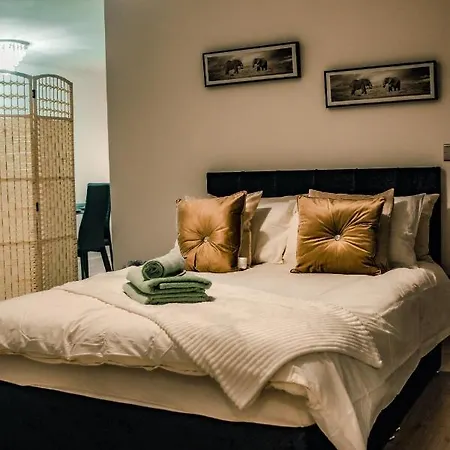 Bv Cosy Basement At Conditioning House Apartment *