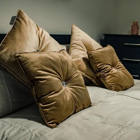 Bv Cosy Basement At Conditioning House Bradford (West Yorkshire)