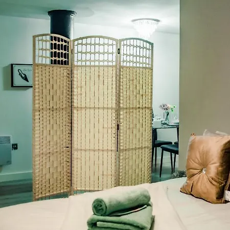 Bv Cosy Basement At Conditioning House Apartment Bradford (West Yorkshire)