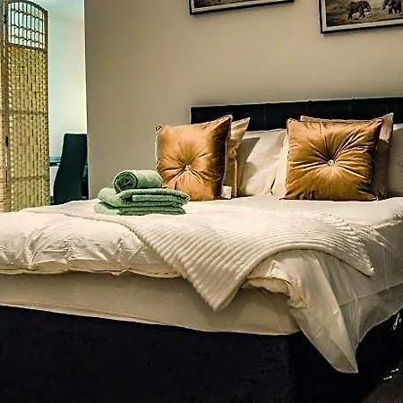 Bv Cosy Basement At Conditioning House Bradford (West Yorkshire)