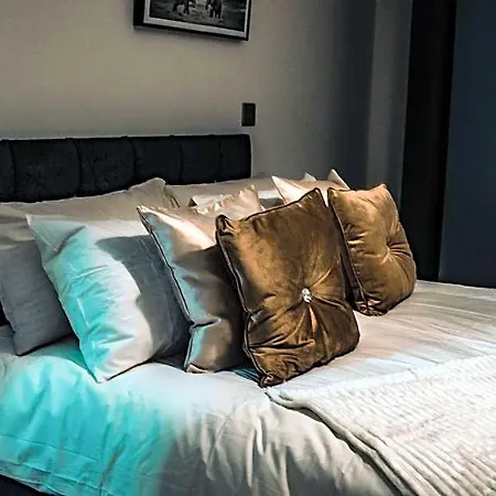 Bv Cosy Basement At Conditioning House * Bradford (West Yorkshire)