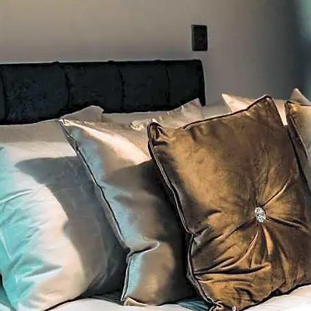 Bv Cosy Basement At Conditioning House Apartment Bradford (West Yorkshire)