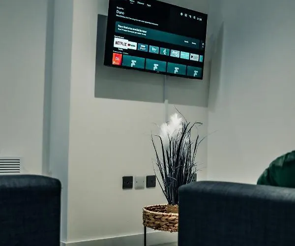 Bv Cosy Basement At Conditioning House * Bradford (West Yorkshire)