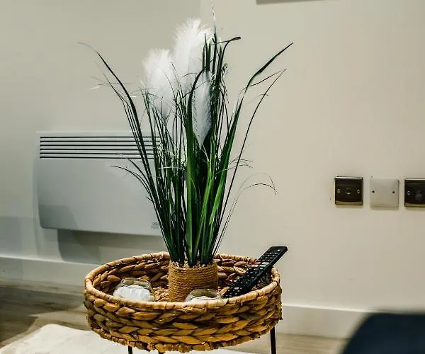 Bv Cosy Basement At Conditioning House Bradford (West Yorkshire)