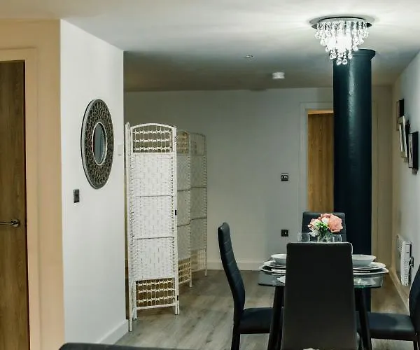 Bv Cosy Basement At Conditioning House 布雷得佛