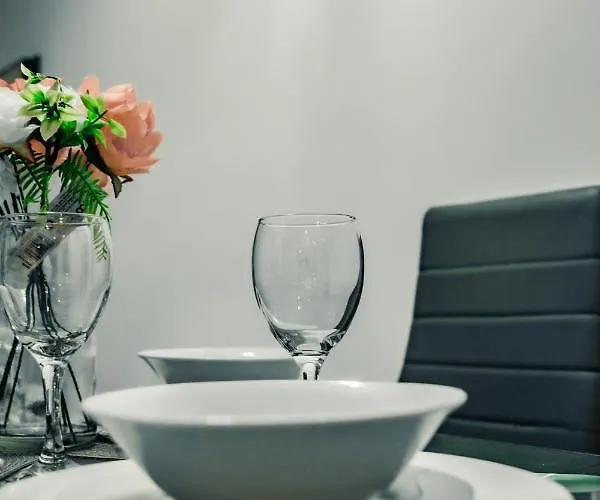 Bv Cosy Basement At Conditioning House Bradford (West Yorkshire)