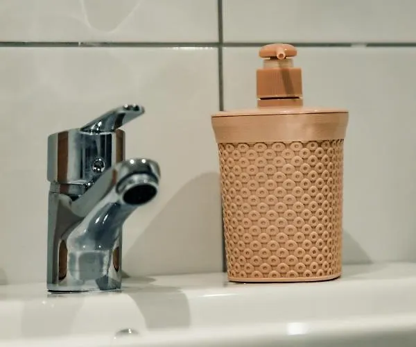 Bv Cosy Basement At Conditioning House * Bradford (West Yorkshire)