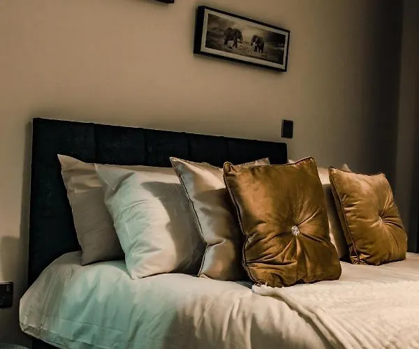 Bv Cosy Basement At Conditioning House * Bradford (West Yorkshire)