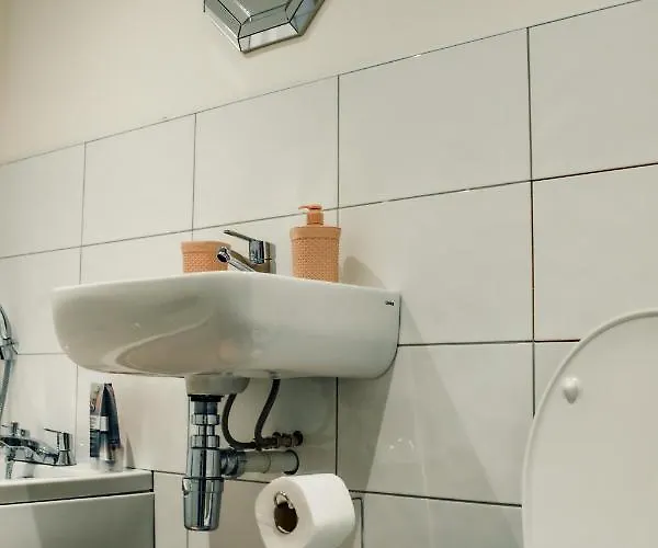 Bv Cosy Basement At Conditioning House Bradford (West Yorkshire)