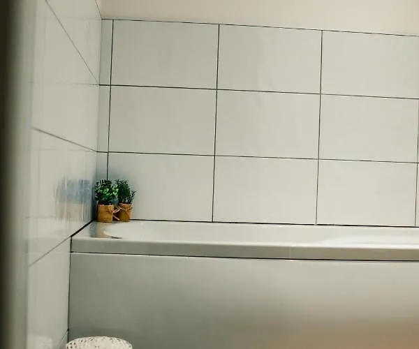 Bv Cosy Basement At Conditioning House 布雷得佛