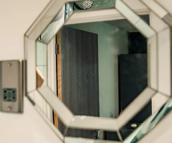 Bv Cosy Basement At Conditioning House 公寓 布雷得佛