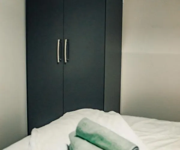 Bv Cosy Basement At Conditioning House 公寓 布雷得佛