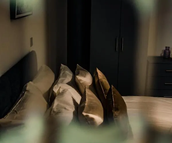 Bv Cosy Basement At Conditioning House Lägenhet