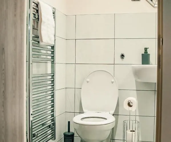 Bv Cosy Basement At Conditioning House Bradford (West Yorkshire)