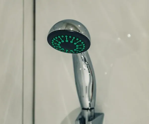 Bv Cosy Basement At Conditioning House * 布雷得佛