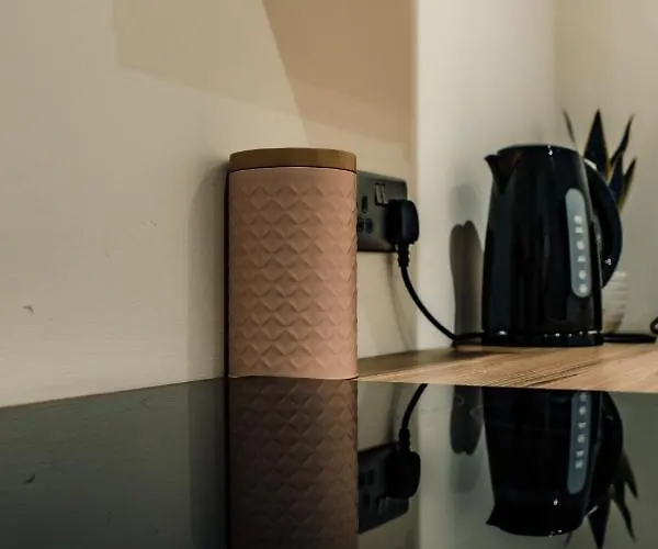 Bv Cosy Basement At Conditioning House Bradford (West Yorkshire)