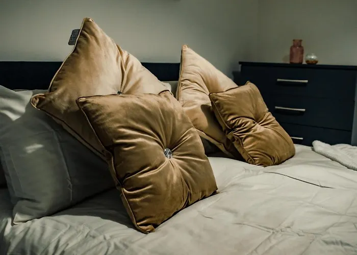 Bv Cosy Basement At Conditioning House Bradford (West Yorkshire)