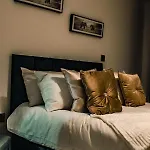 Bv Cosy Basement At Conditioning House * Bradford (West Yorkshire)