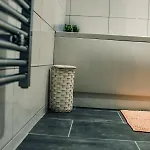 Bv Cosy Basement At Conditioning House * Bradford (West Yorkshire)